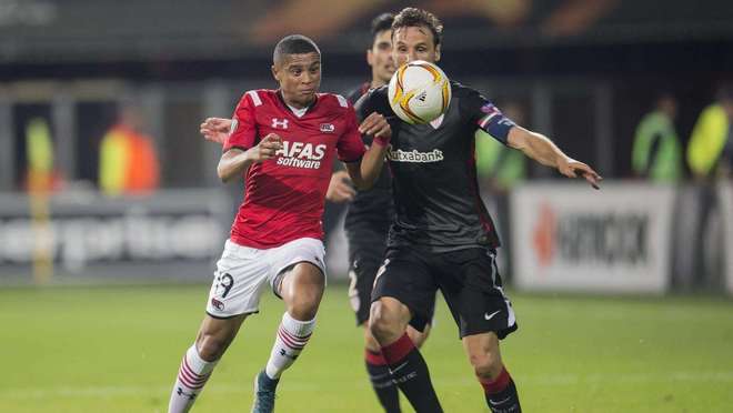 他在俱樂部 他在俱樂部